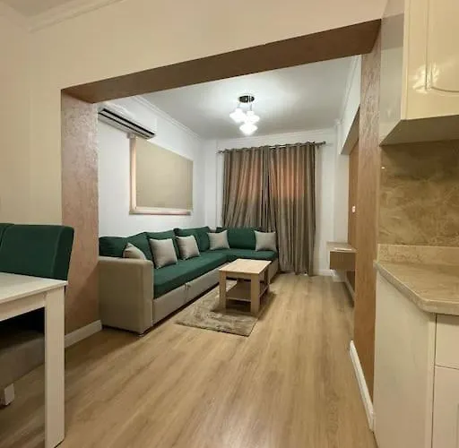 Cc Luxurious Apartman Gurdaka